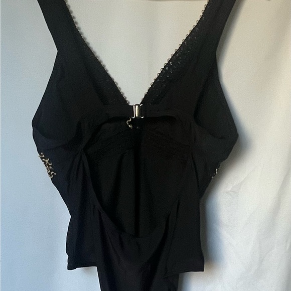 Sexy black one piece v-neck swimsuit with sequin and metallic detail size XL - Picture 4 of 12